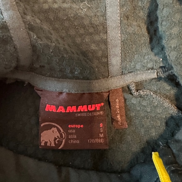 Mammut green fleece pullover in US size green - very clean and lightly used - Picture 3 of 4
